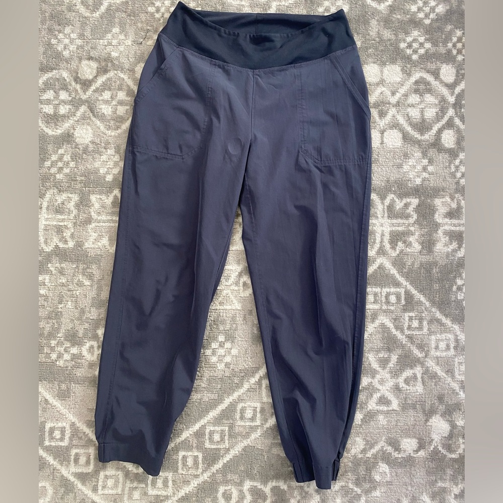 SOLD* Patagonia Women’s Happy Hike Joggers Grey Small *Flaw Read!